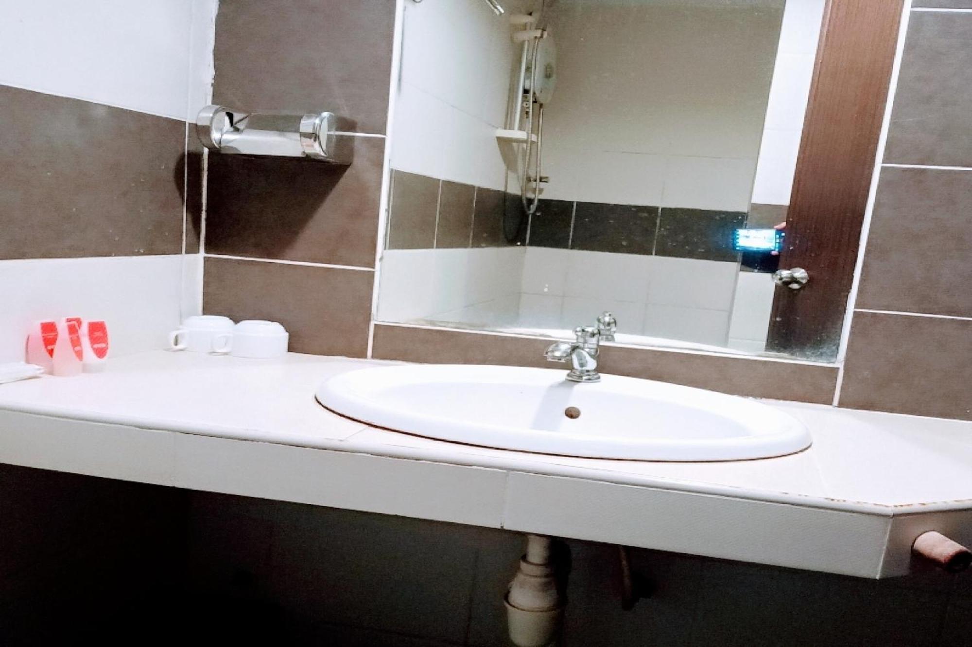 Oyo 90411 Perdana Hotel Labuan Zewnętrze zdjęcie